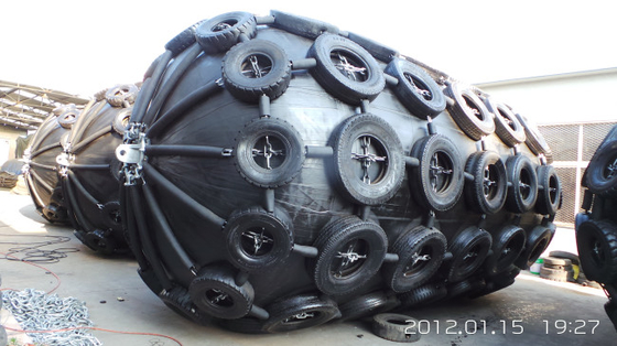 لایه های تقویتی گلگیر لاستیکی پنوماتیک سیاه Ship Quay ISO17357
