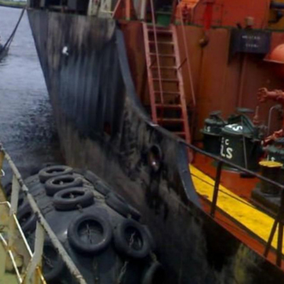 گلگیر زیردریایی گلگیر قایق لاستیک نوع Sling 0.08mpa Marine Dock Fender